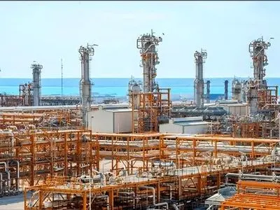 Tehran Oil Refinery produces chemical sanitizing liquid to help fight COVID-19