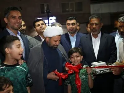 شتاب توسعه زیرساخت‌های ورزشی در بندرعباس؛ زمین گمبرون نوسازی شد + فیلم