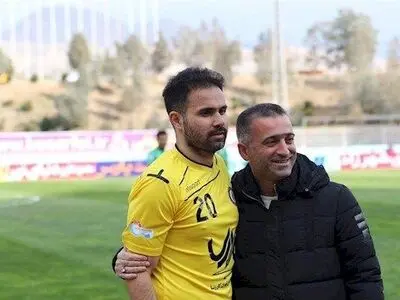 محمد نصرتی موقتا سرمربی اکسین شد