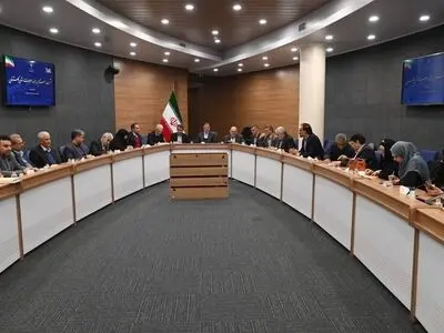  کسی نمی‌تواند بگوید من شعار دولت را قبول ندارم اما باید در مناصب باشم یا بمانم