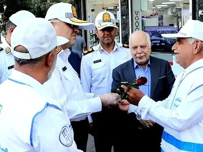 قدردانی از همیاران مهربان ترافیک در سه تقاطع پرتردد شیراز