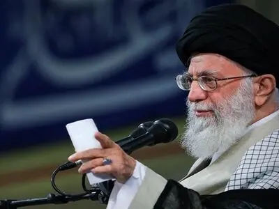 قائد الثورة: ارادة الشعب تزداد قوة ورسوخا رغم الضغوط