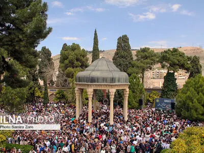 تحویل سال نو در آرامگاه حافظ