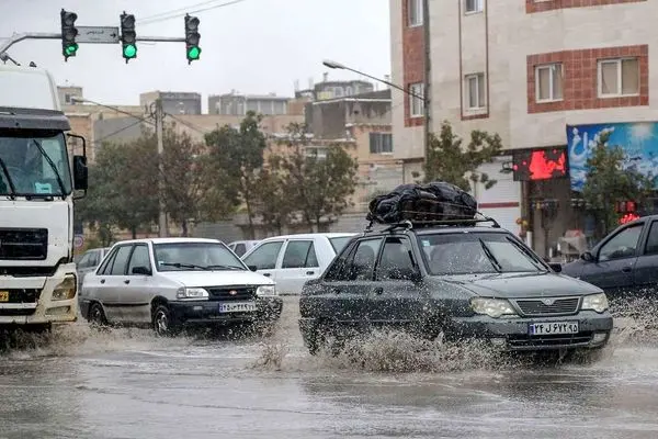 آبگرفتگی در بیشتر مناطق شهری شوش/ مدارس نوبت صبح تعطیل شد/ آب در بافت قدیم شوش وارد منازل شد