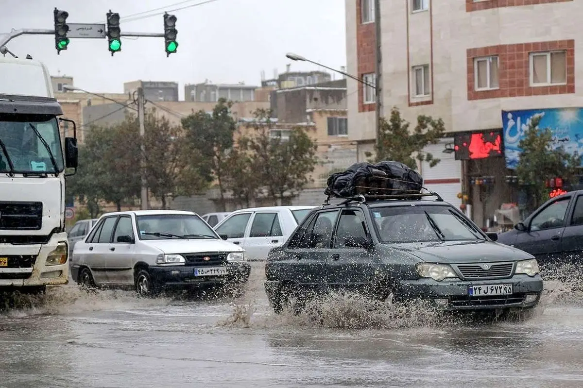 آبگرفتگی در بیشتر مناطق شهری شوش/ مدارس نوبت صبح تعطیل شد/ آب در بافت قدیم شوش وارد منازل شد