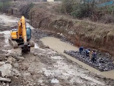 ساخت دیواره حفاظتی و مقاوم سازی سردهنه رودخانه مرغک شاندرمن