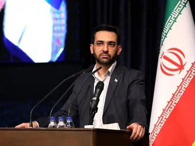 اذری‌جهرمی: برنامج ایران الفضائی السلمی یتابع فی الحقلین المدنی والدفاعی .