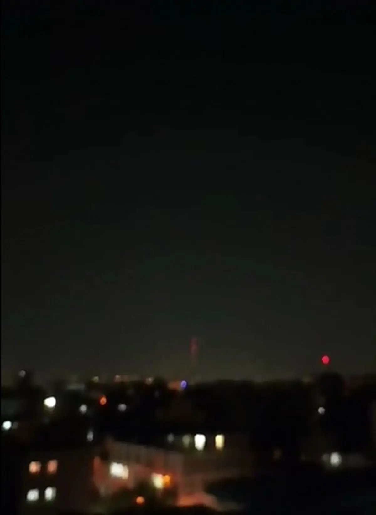 آغاز درگیری پدافند تهران با اهداف پرنده صهیونیستی + فیلم