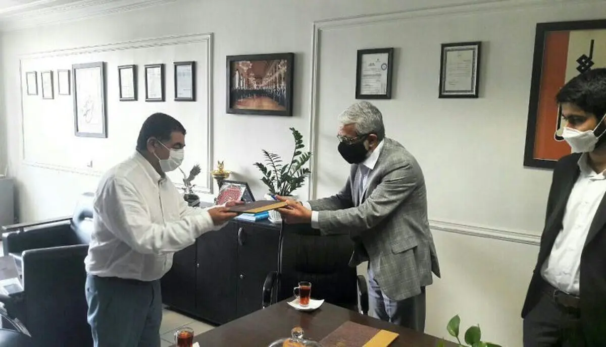 امضای تفاهم نامه همکاری اتاق بازرگانی فارس و دفتر مطالعات دیپلماسی اقتصادی دانشگاه امام صادق(ع)