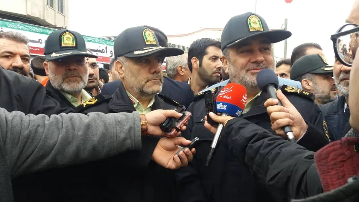 حضور فرمانده نیروی انتظامی در راهپیمایی ٢٢ بهمن
