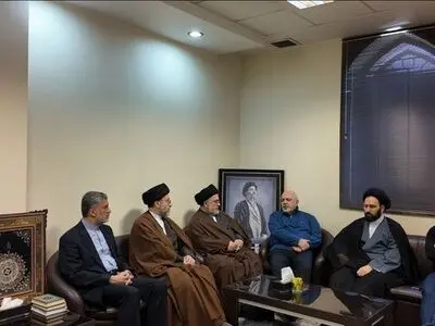 دیدار ظریف با تولیت مجموعه فرهنگی شهید محراب در نجف