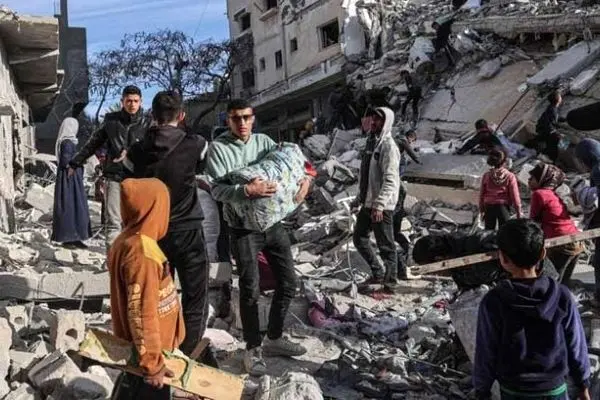 أکثر من 30 ألفا و960 شهیدا في الحرب على غزة.. وعدد ضحایا الجوع یصل إلى 25