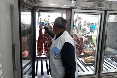 ضبط و معدوم سازی بیش از ۱۰۰ کیلوگرم فرآورده خام غیربهداشتی در خمام