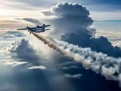 نمایی از چگونگی پرواز برای بارورسازی ابرها + فیلم