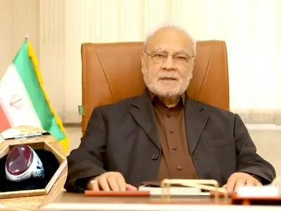 انگشتر اهدایی رهبر معظم انقلاب اسلامی به منوچهر محمدی اعطاء شد