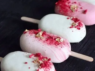 طرز تهیه کیک پاپسیکل با طعمی شکلاتی