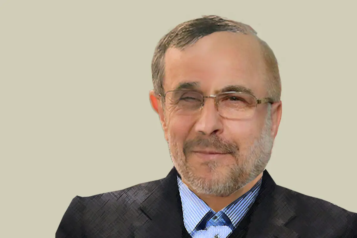 صعود خلبان از نردبان لرزان احمدی‌نژاد