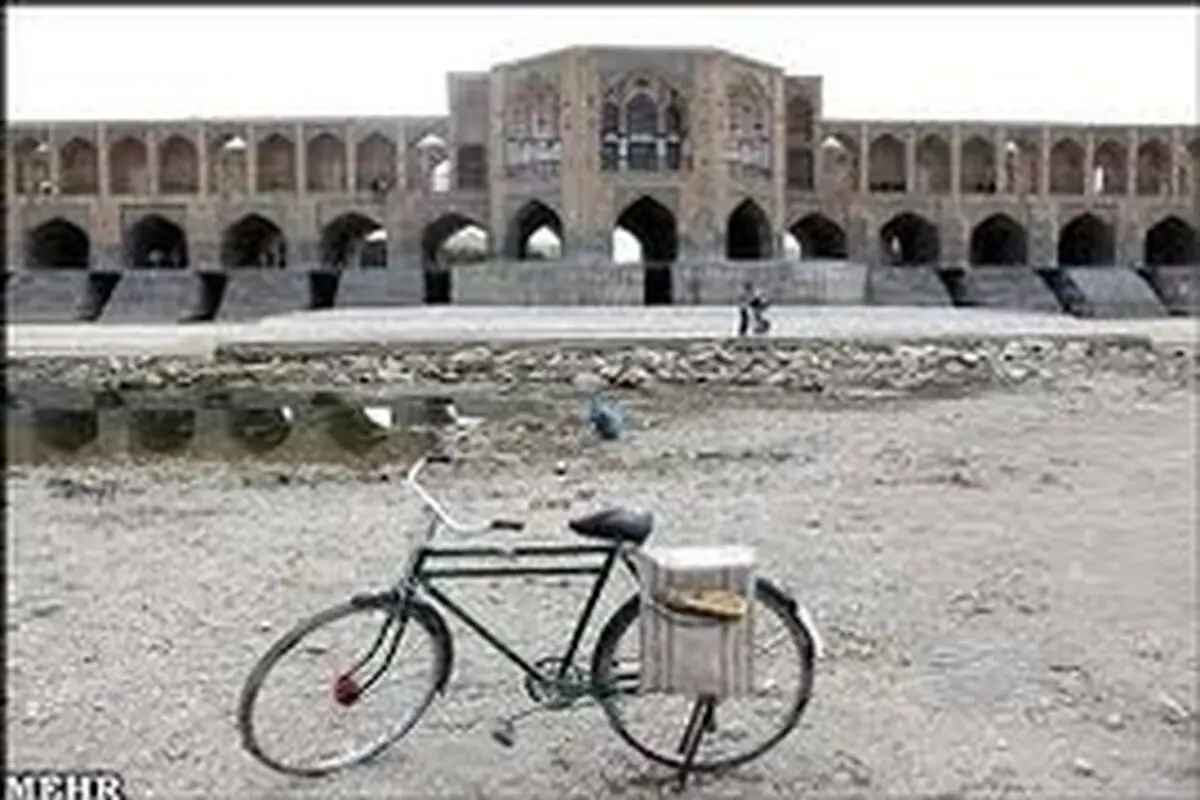 از مسئولان کشورانتظار داریم برای خشک شدن دریاچه ارومیه و زاینده رود به یک میزان دل بسوزانند