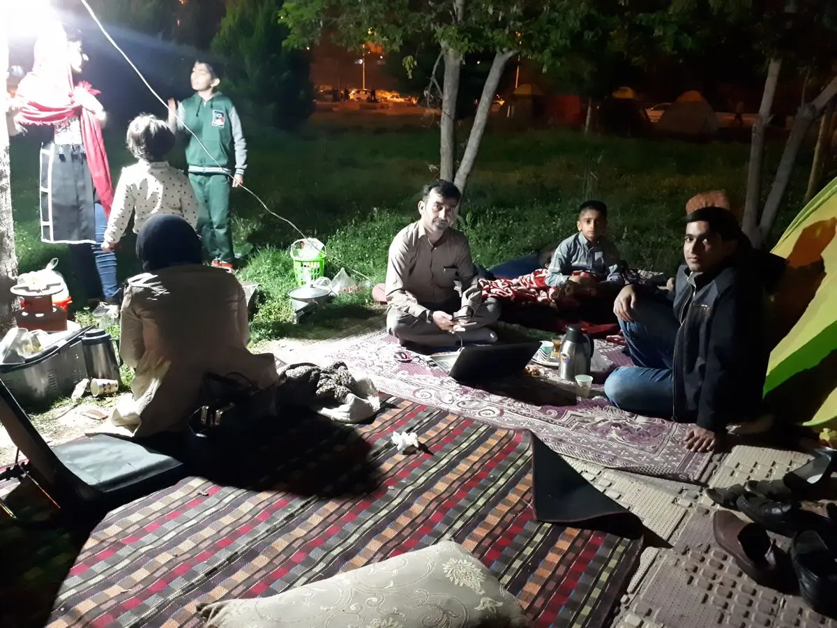 شهروندان یاسوجی از ترس زلزله به خانه‌های‌شان نمی روند/ پارک‌ها مملو از جمعیت است