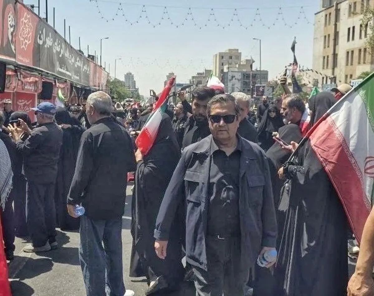همتی در مراسم تشییع پیکر مطهر رهبر شهید انقلاب حاضر شد