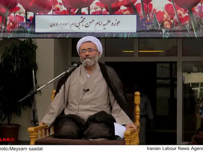 برخی مداحان معتقدند هرکس استخر و جت‌اسکی می‌رود٬ ضد انقلاب است