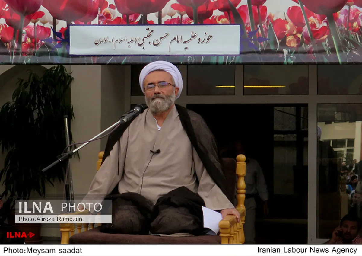 برخی مداحان معتقدند هرکس استخر و جتاسکی میرود٬ ضد انقلاب است