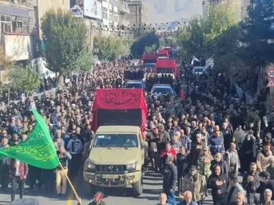 تشییع پیکر ١٢ شهید گمنام در شیراز