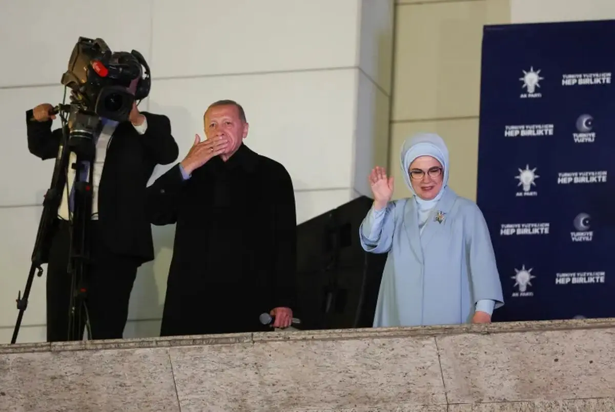 با اختلاف زیادی از قلیچدار اوغلو پیش هستم