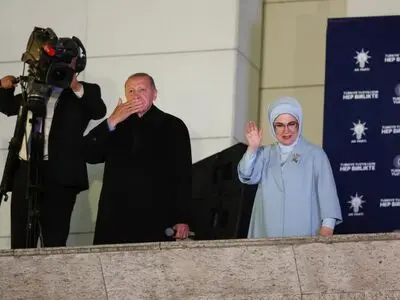 با اختلاف زیادی از قلیچدار اوغلو پیش هستم