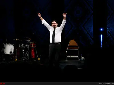 اجرای هنرمندی که جایگزین گاسپاریان شد/یادمان احمد محسن پور در کنسرت «مازرون»