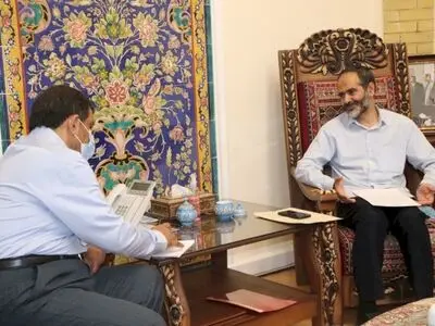 توجه به تپه‌های باستانی و هنرمندان صنایع‌دستی در راس امور قرار گیرد 