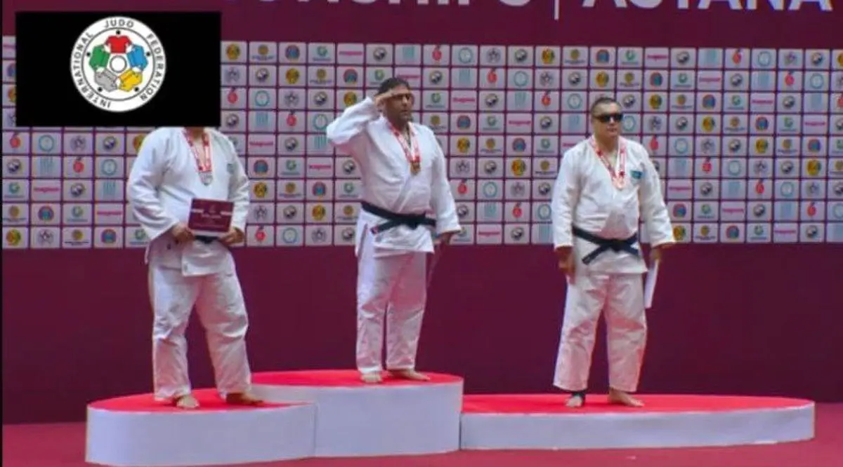 طلای آسیا بر گردن علی نوایی؛ سلام نظامی قهرمان به پرچم ایران