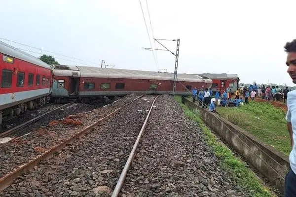 Two killed, 20 injured in India train derailment