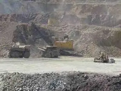 عدم تبعیت کارفرمای چادرملو از رای هیئت حل اختلاف
