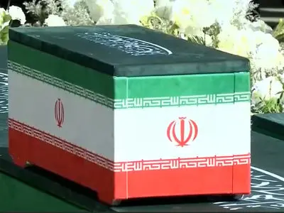 إقامة صلاة الجنازة على جثمان المجاهد الشهيد الإمام خامنئي وأسرته