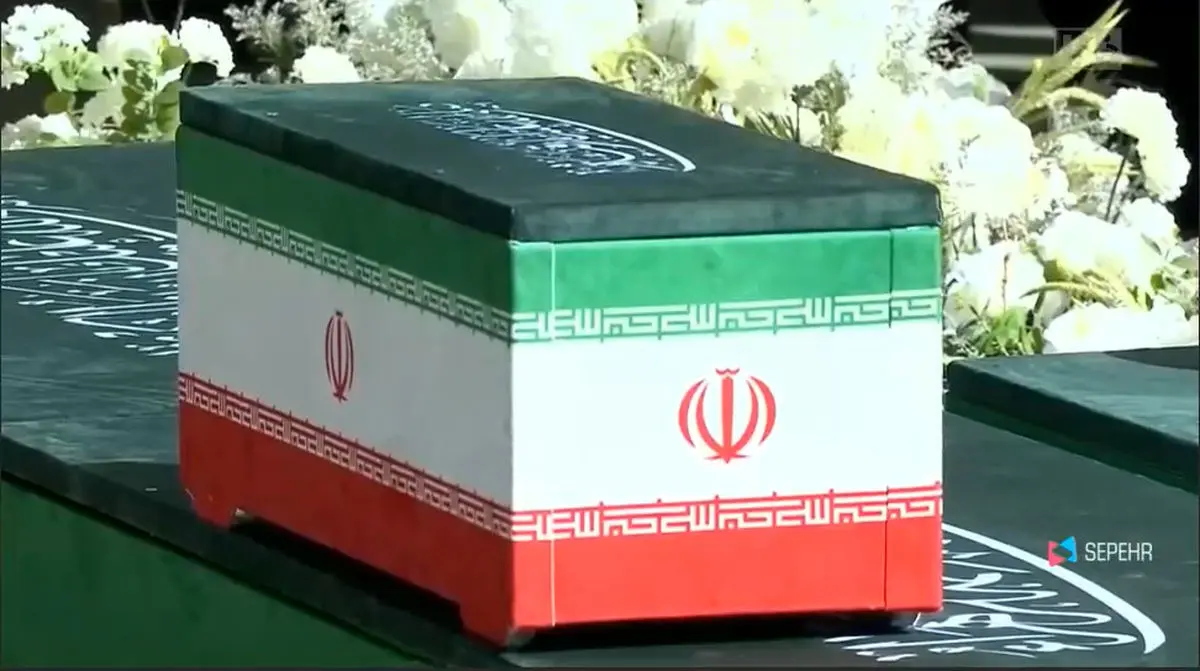 نماز بر پیکر زهرای کوچولو و قابی دردناک از پدر + فیلم