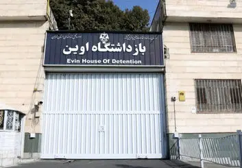  حمله به زندان اوین: دروازه‌های نماد سرکوب شکسته شدند