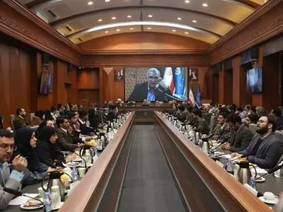 نشست صمیمی جمعی از نخبگان علمی با وزیر بهداشت برگزار شد