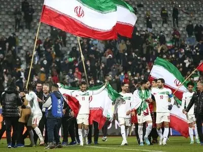 ویدیو: جشن و شادی بازیکنان و کادر فنی تیم ملی ایران پس از صعود به جام جهانی 2022
