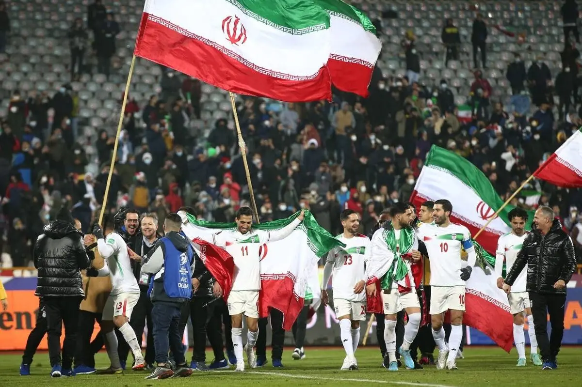 ویدیو: جشن و شادی بازیکنان و کادر فنی تیم ملی ایران پس از صعود به جام جهانی 2022

