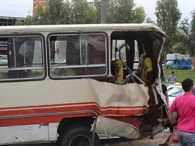 تصادف مینی‌بوس حامل کارگران در شوش، ۱۱ مصدوم برجا گذاشت 