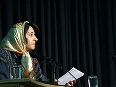 ایران بهشت مترجمان است