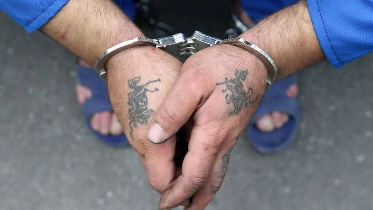 مقاومت پسر ۱۲ساله مشهدی در مقابل زورگیران تلفن همراه/ متهم خود را به کلانتری معرفی کرد