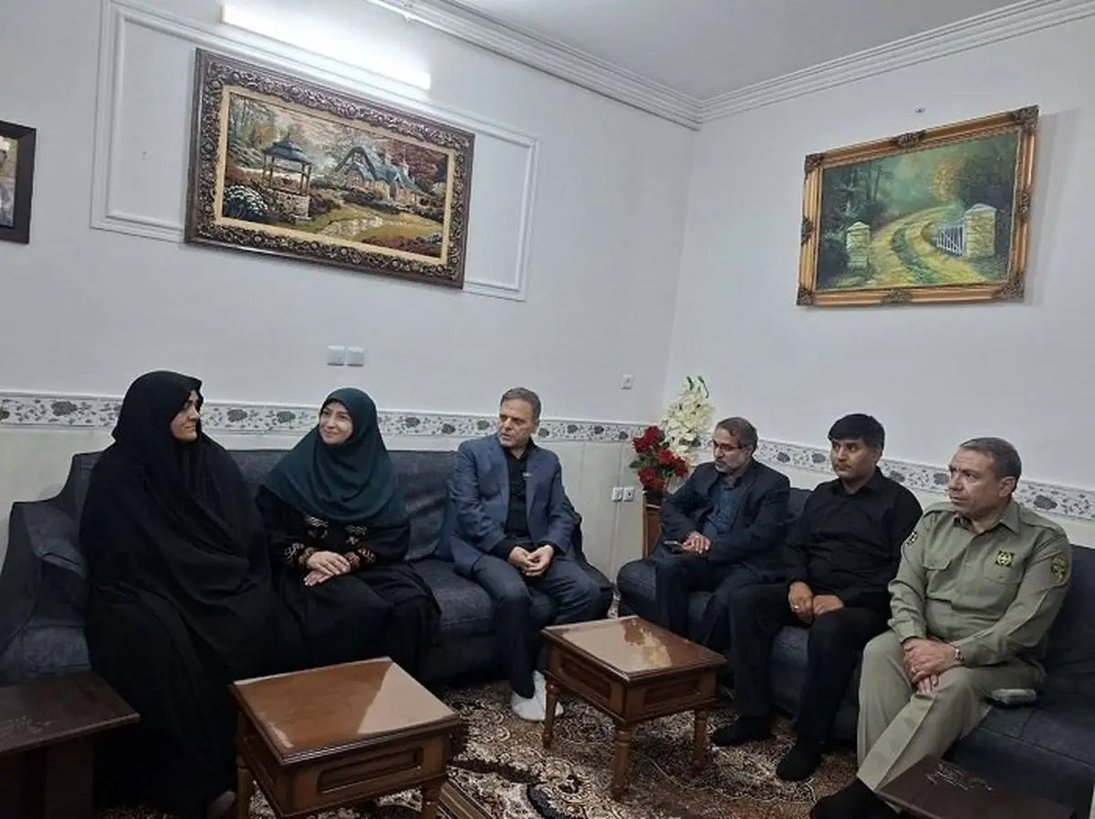 دیدار رئیس سازمان حفاظت محیط زیست با خانواده شهدای جنگ رمضان در زنجان