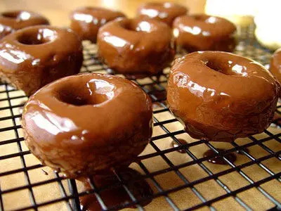 طرز تهیه دونات شکلاتی