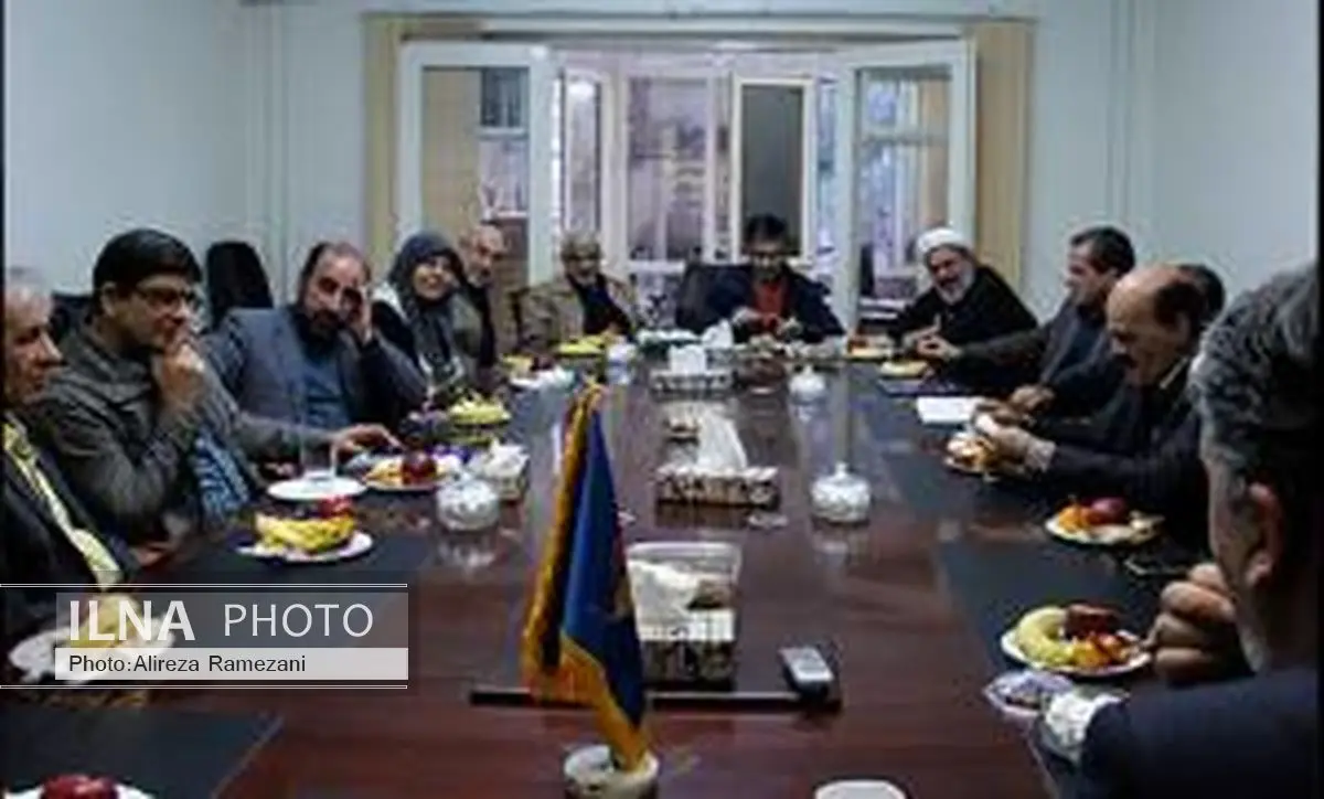 نگاه ما این بود که دایره‌ی بسته‌ای نداشته باشیم