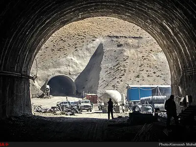 انتظار برای واریز حقوق کارگران پیمانکاری پروژه تونل آزاد راه منجیل به رشت