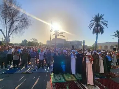 نماز عید سعید فطر با حضور پرشور مردم بندرعباس اقامه شد