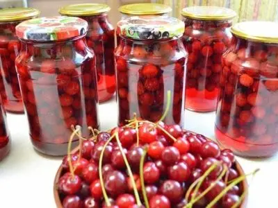طرز تهیه ترشی آلبالو بازاری در منزل