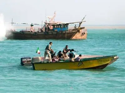 لنج‌های ربوده‌شده پس از سه ماه از دست دزدان دریایی سومالی آزاد شدند